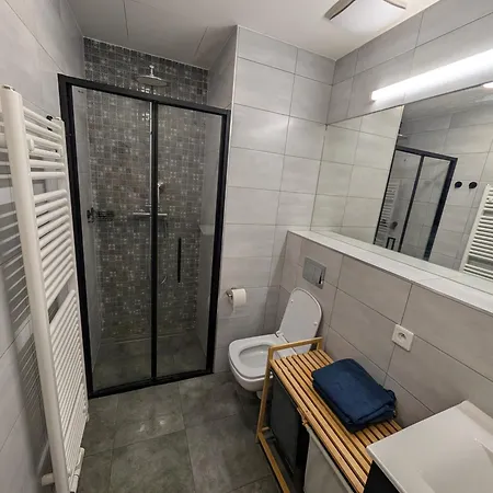Modern In Vinohrady With Ac & Parking شقة براغ