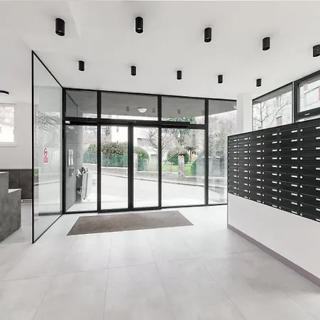 Modern In Vinohrady With Ac & Parking شقة براغ